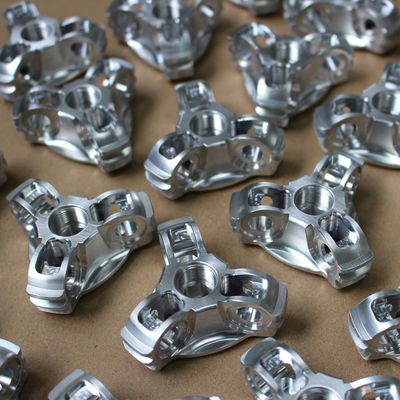6061 Legierung Aluminium-Bearbeitungsteile CNC, die anodisierendes silbernes Oberflächenende sandstrahlen