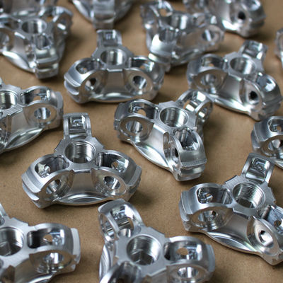 Kundengebundene CNC-Aluminiumteile mit Präzisionsbearbeitung und Drehenprozeß