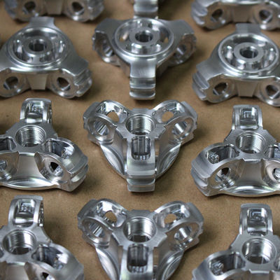 Anodisierungsmalerei CNC bearbeitete Aluminiumteil-schnelle Erstausführung zur Produktion maschinell