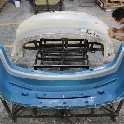 Reaktions-Plastikspritzen-RIM Automotive Parts Deburring Painting-Oberflächenende
