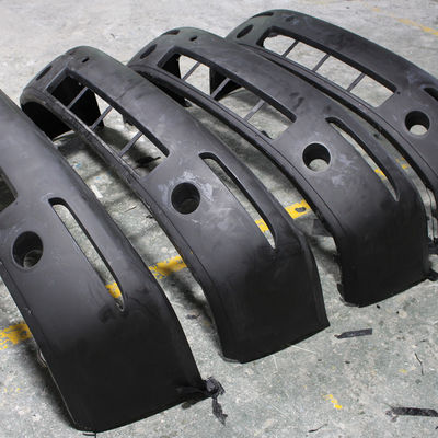 Reaktions-Plastikspritzen-RIM Automotive Parts Deburring Painting-Oberflächenende